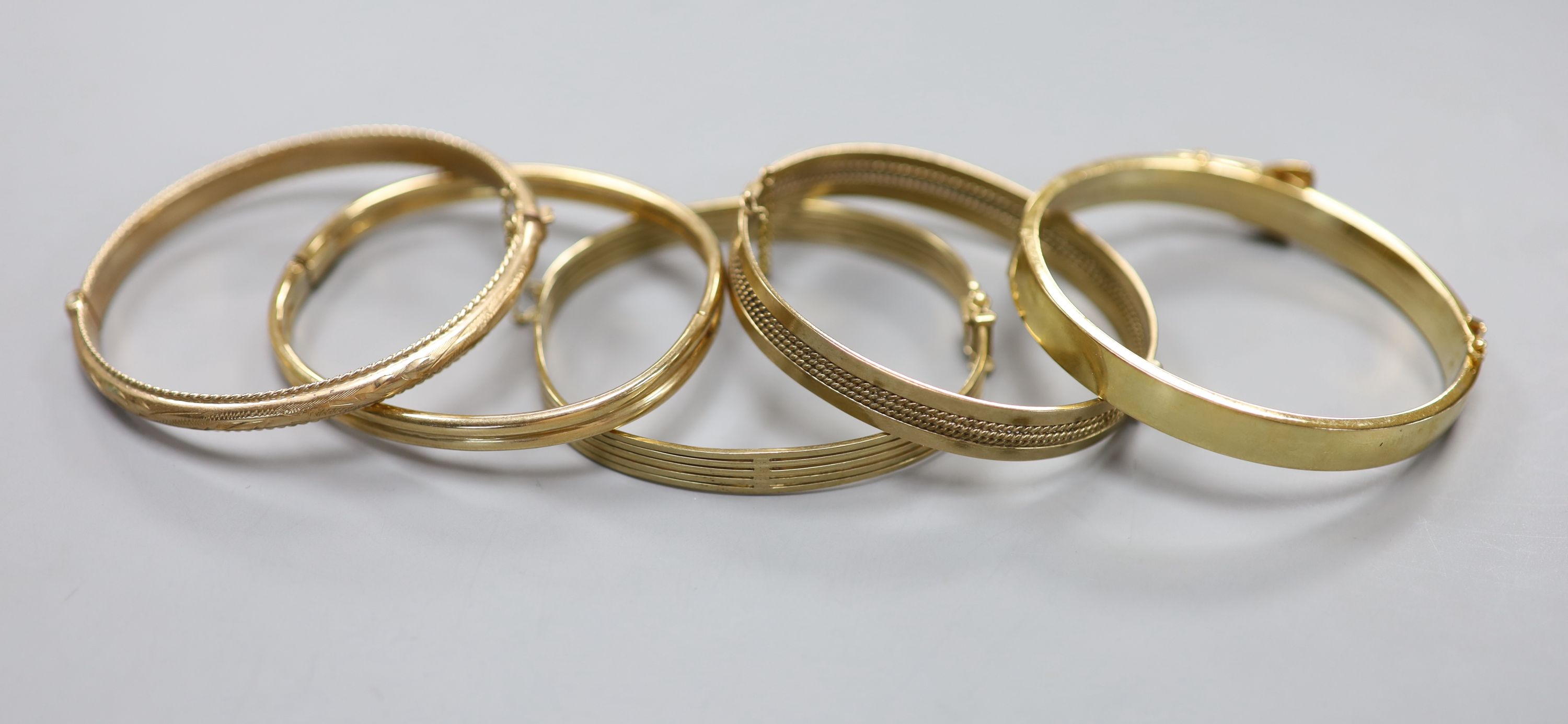 Five assorted modern 9ct gold hinged bangles